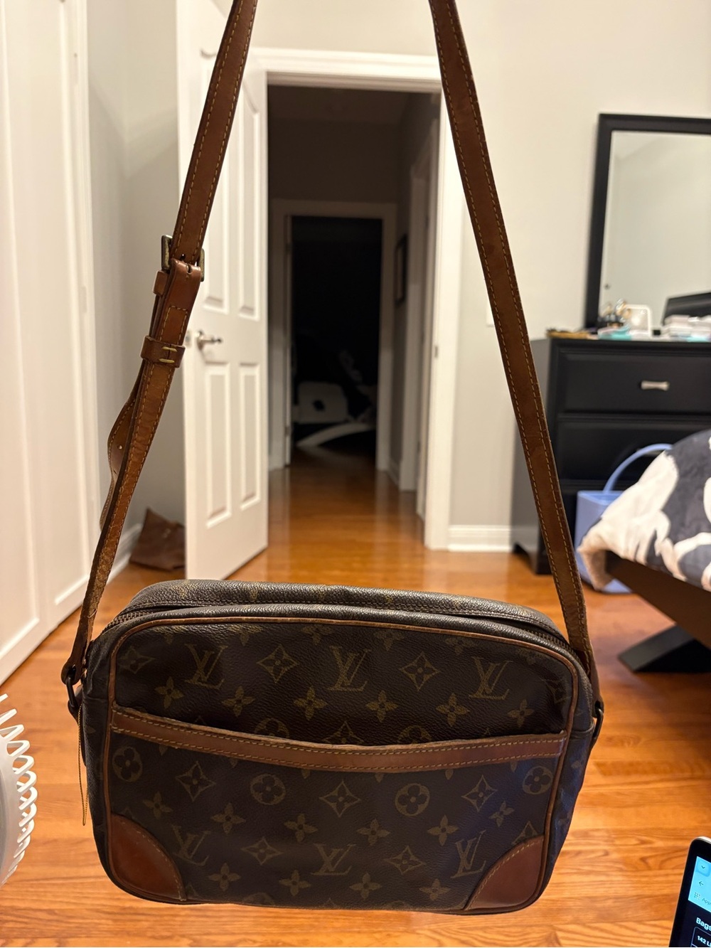 AUTH Vintage Louis Vuitton Monogram Crossbody Camera Bag - Date Code 874 TH